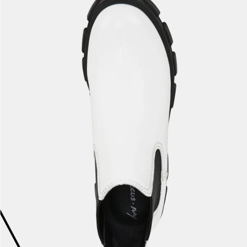 White boots - Picture 2 of 2